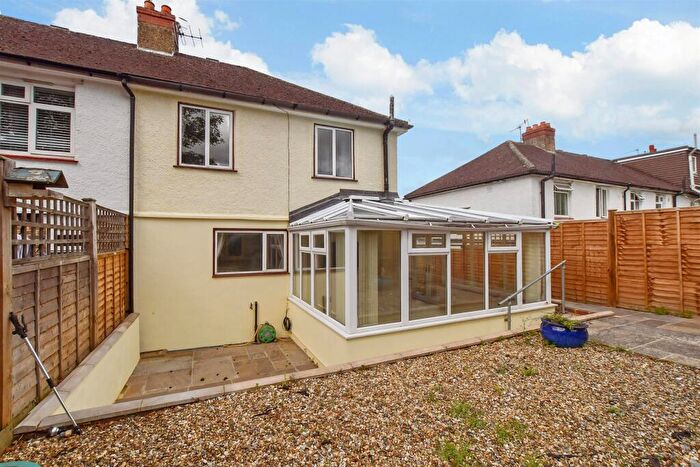 2 Bedroom End Of Terrace House For Sale In Rennie Terrace, Redhill, Surrey, RH1