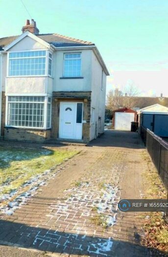 3 Bedroom Semi-Detached House To Rent In Reevy Avenue, Bradford, BD6