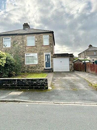 3 Bedroom House To Rent In Kenley Mount, Bradford, BD6