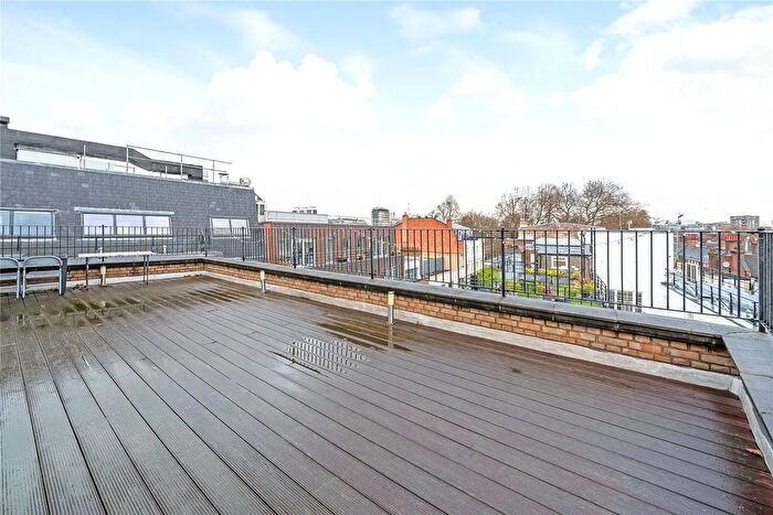 3 Bedroom Flat To Rent In Chancery Station House, High Holborn, Holborn, WC1V