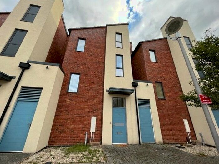 2 Bedroom Town House To Rent In Barrack Close, Telford, Shropshire, TF3