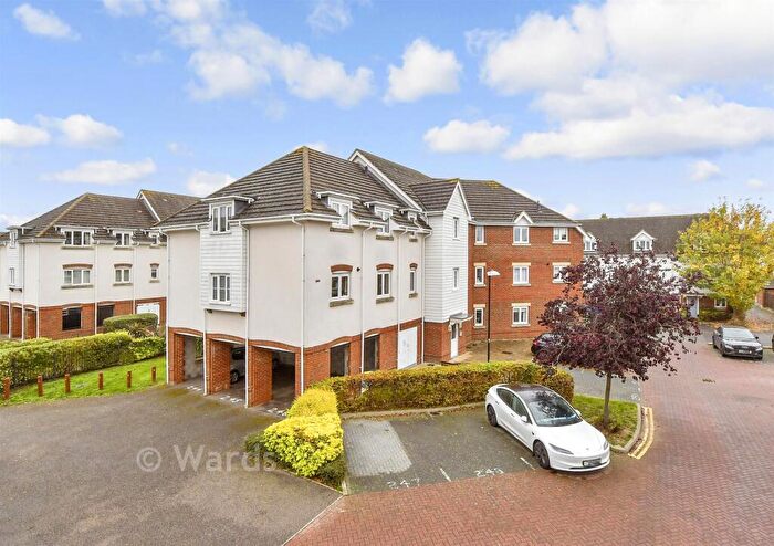 2 Bedroom Apartment For Sale In Ingram Close, Larkfield, Aylesford, Kent, ME20