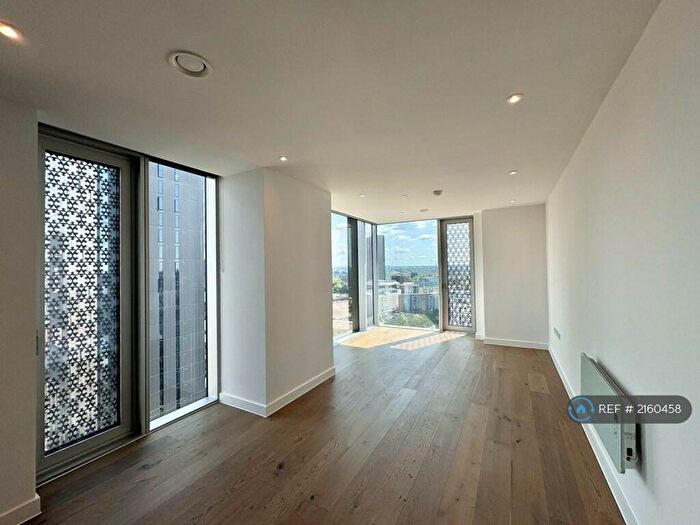 2 Bedroom Flat To Rent In Viadux, Manchester, M1