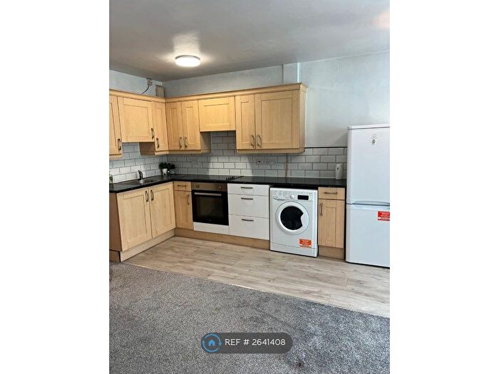 2 Bedroom Flat To Rent In High Street, Wednesfield, Wolverhampton, WV11