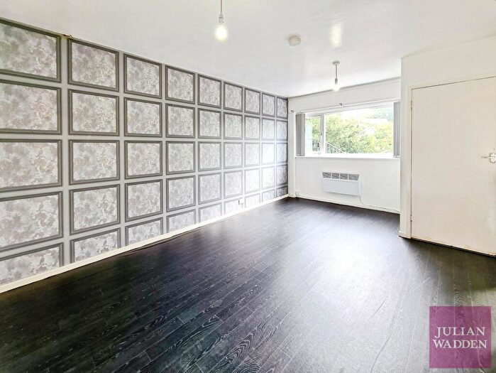 2 Bedroom Flat To Rent In Yew Tree Drive, Bredbury, Stockport, SK6