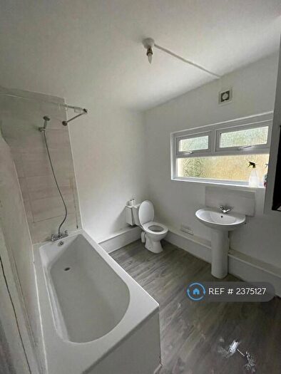 1 Bedroom Flat To Rent In High Street, Ferndale, CF43