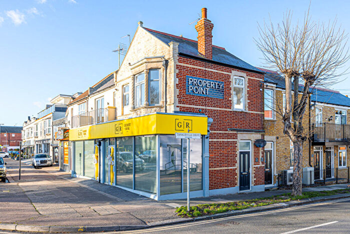 2 Bedroom Flat To Rent In Tankerville Drive, Leigh-on-sea, SS9