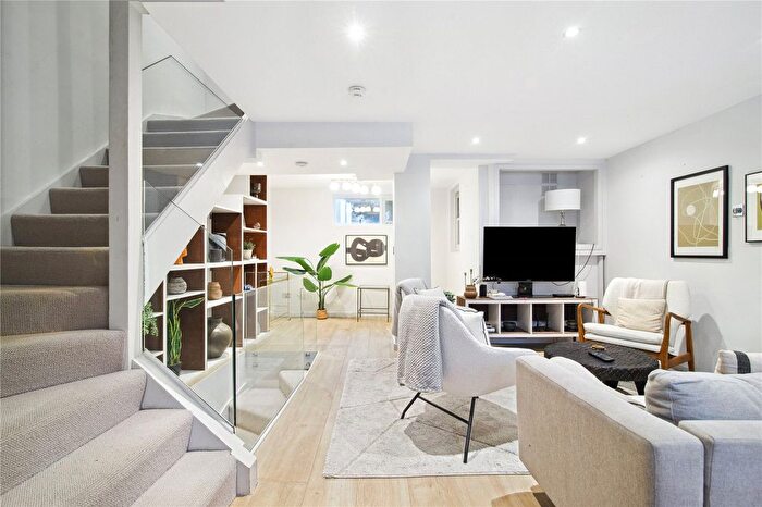 3 Bedroom Terraced House To Rent In Walham Yard, London, SW6