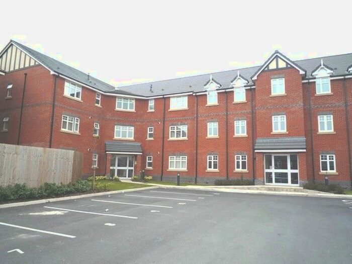 2 Bedroom Flat To Rent In Linnyshaw Close, Bolton, BL3