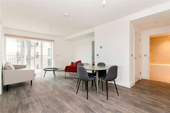 2 Bedroom Flat To Rent In Adlay Apartments, Millet Place, E16