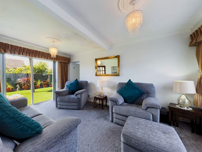 2 Bedroom Semi-Detached Bungalow For Sale In Seaview Road, Canvey Island, SS8