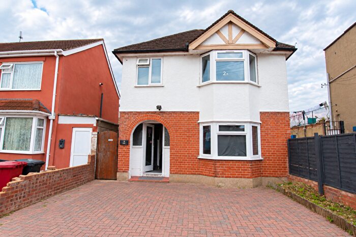 3 Bedroom Terraced House To Rent In Bradley Road, Slough, SL1