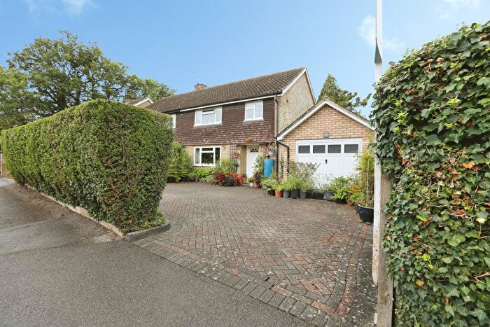 3 Bedroom Semi-Detached House For Sale In Southern Avenue, Redhill, RH1