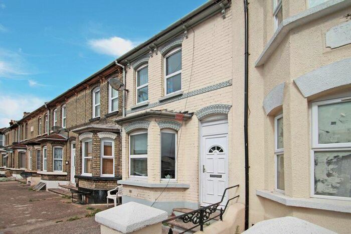 3 Bedroom Terraced House To Rent In Luton Road, Chatham, ME4