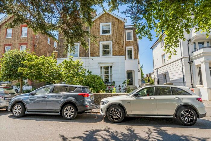 1 Bedroom Flat To Rent In Trinity Place, Windsor, SL4