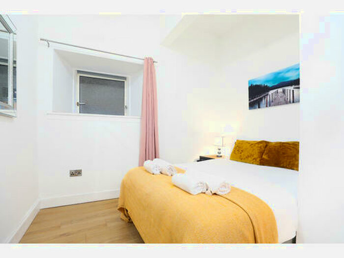 3 Bedroom Flat To Rent In Largo Place, Edinburgh, EH6