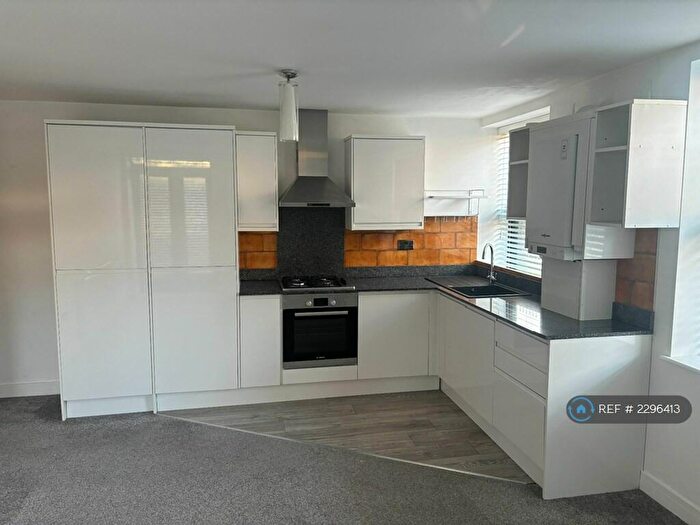 2 Bedroom Flat To Rent In Melton Heights, West Bridgford, Nottingham, NG2