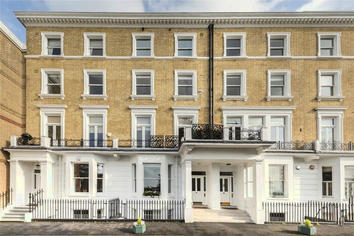 2 Bedroom Flat To Rent In Richmond Hill, Richmond TW10