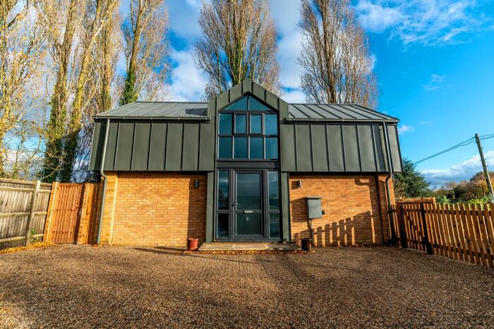 2 Bedroom Detached House To Rent In Dean Street, East Farleigh, Maidstone, Kent, ME15