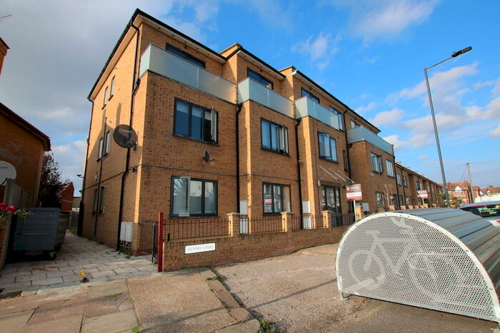 2 Bedroom Flat To Rent In Victory Court, Litchfield Gardens, Willesden, London, NW10