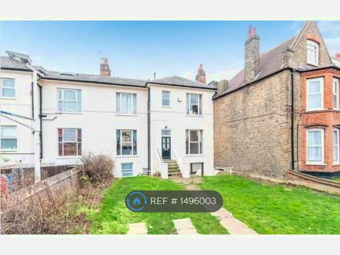 2 Bedroom Flat To Rent In East Dulwich Road, London, SE22
