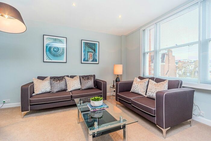 2 Bedroom Flat To Rent In Hill Street, London, W1J