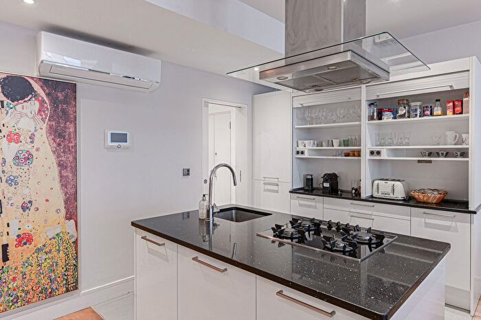 3 Bedroom Mews To Rent In Atherstone Mews, South Kensington, London, SW7