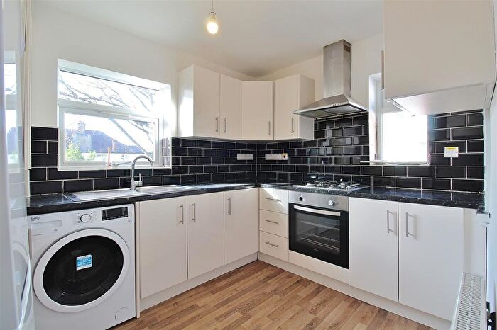 3 Bedroom Flat To Rent In Redesdale Gardens, Isleworth, TW7