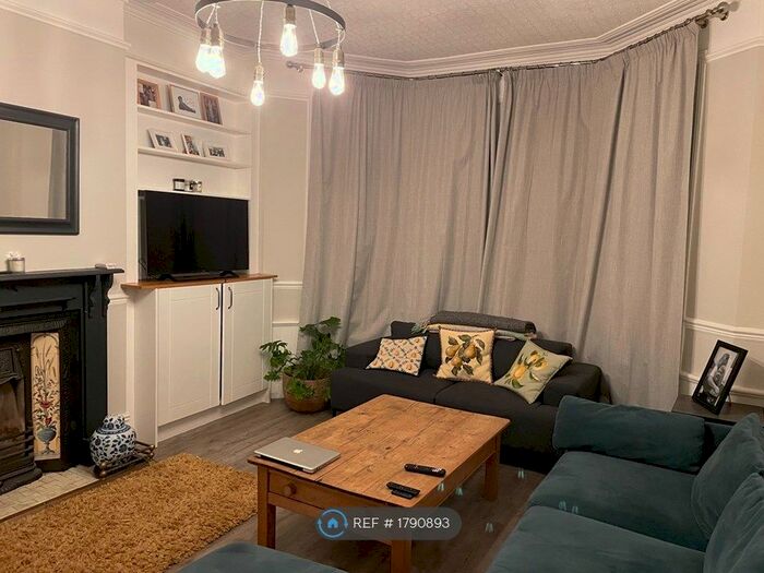 2 Bedroom Flat To Rent In Albany Road, Cardiff, CF24