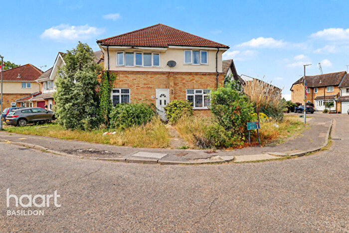2 Bedroom Apartment For Sale In Charleston Avenue, Basildon, SS13