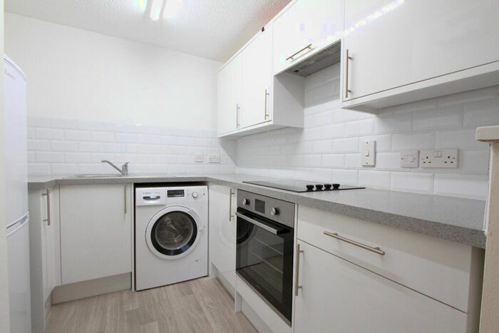 1 Bedroom Flat To Rent In Parklands, Banbury, Oxon, OX16