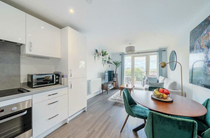 1 Bedroom Flat To Rent In Grosvenor Court, Adenmore Road, London, SE6