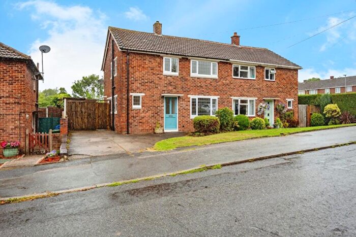 3 Bedroom Semi-Detached House For Sale In Chestnut Avenue, Tamworth, B79