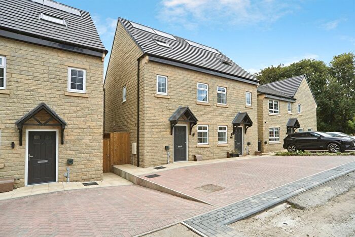 3 Bedroom Semi-detached House For Sale In Weavers Place, Pudsey, LS28