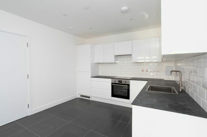 1 Bedroom Flat To Rent In Vicarage Road, Watford, Hertfordshire, WD18