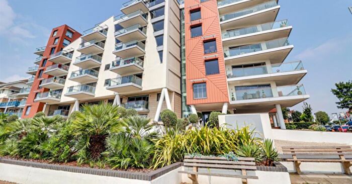1 Bedroom Apartment For Sale In The Shore, - The Leas, Westcliff-on-Sea, Essex, SS0