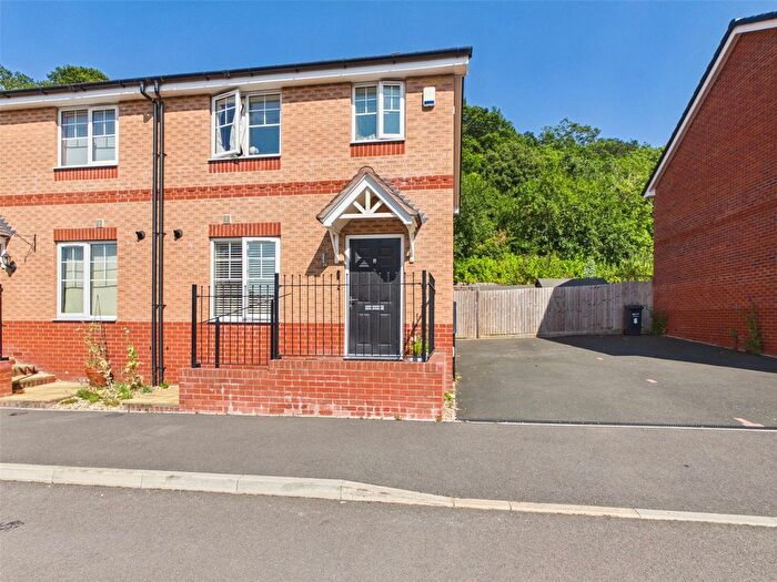 3 Bedroom Semi Detached House For Sale In Lilburne Close, Worcester, Worcestershire, WR5