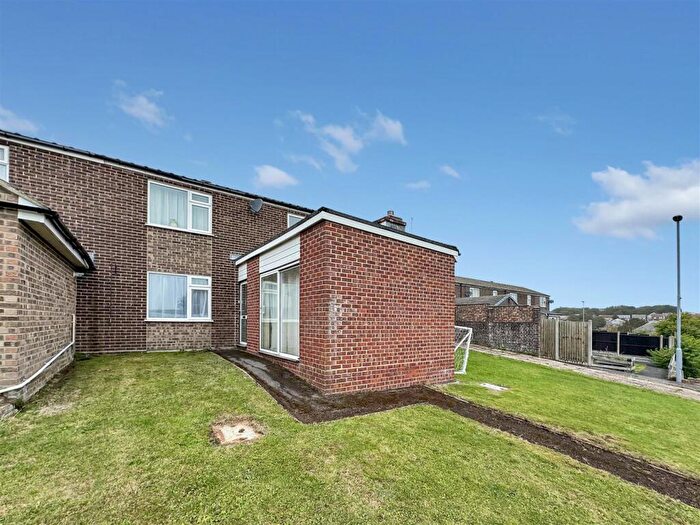 3 Bedroom Terraced House For Sale In Kenilworth, Southill, DT4