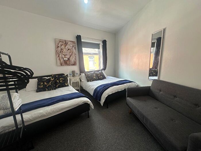 5 Bedroom Terraced House For Sale In County Street, Oldham, OL8