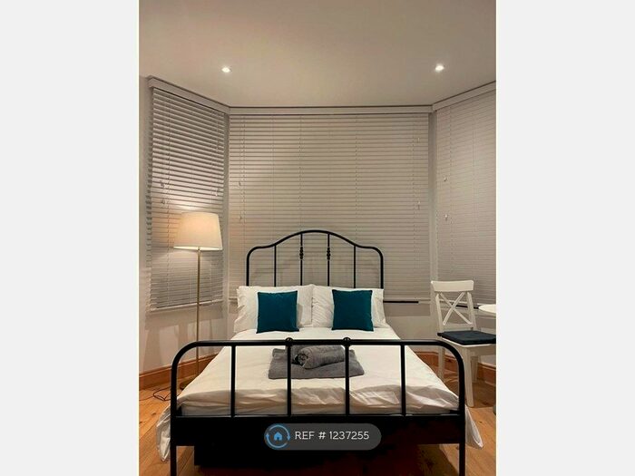 Studio To Rent In North Finchley, London, N12