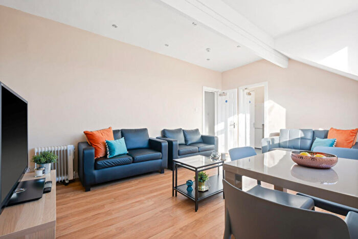 4 Bedroom House To Rent In Kelso Road, Leeds, LS2