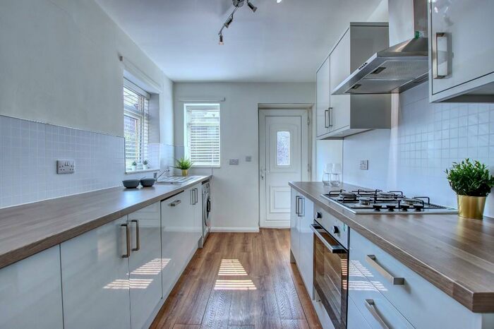 3 Bedroom Flat To Rent In Stratford Grove West, Newcastle Upon Tyne, NE6