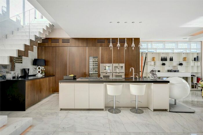 3 Bedroom Flat To Rent In Arlington Street, St. James's, SW1A