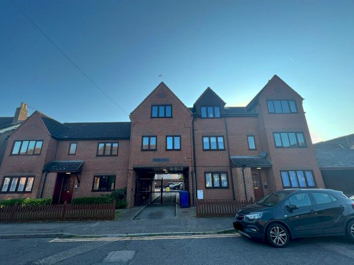 1 Bedroom Flat To Rent In Rosslyn Court, Runnymede Road, Essex, SS17