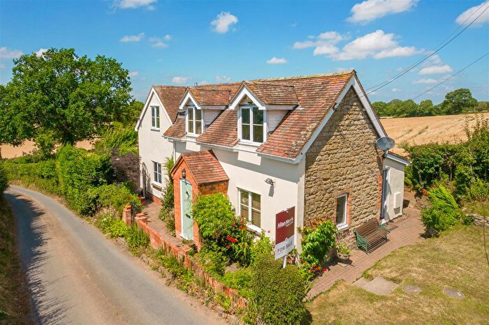 3 Bedroom Detached House For Sale In Acton Beauchamp, Worcester, WR6