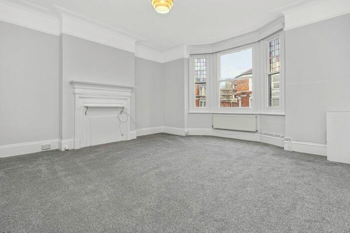 3 Bedroom Flat To Rent In Broadway, London, W13