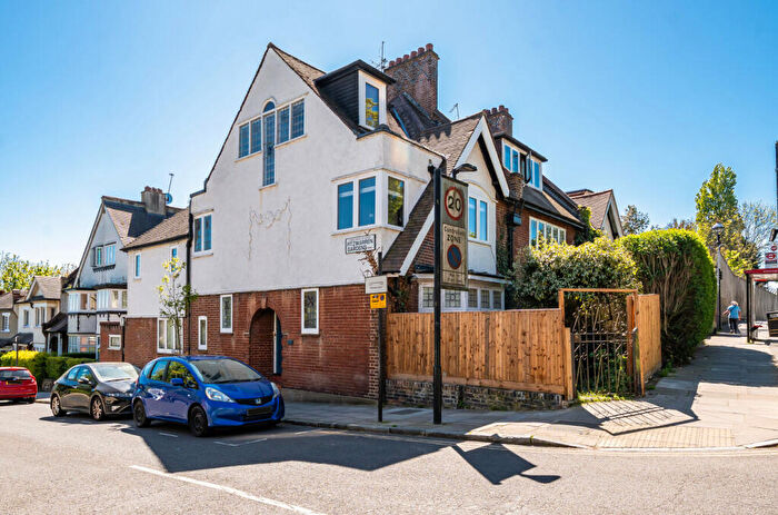 3 Bedroom Apartment For Sale In Hornsey Lane, Highgate, N6