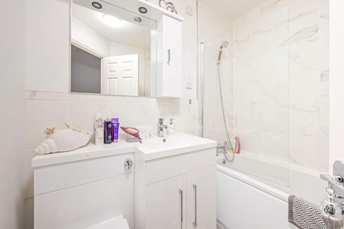 2 Bedroom Flat For Sale In Sheerness Mews, Royal Docks, London, E16