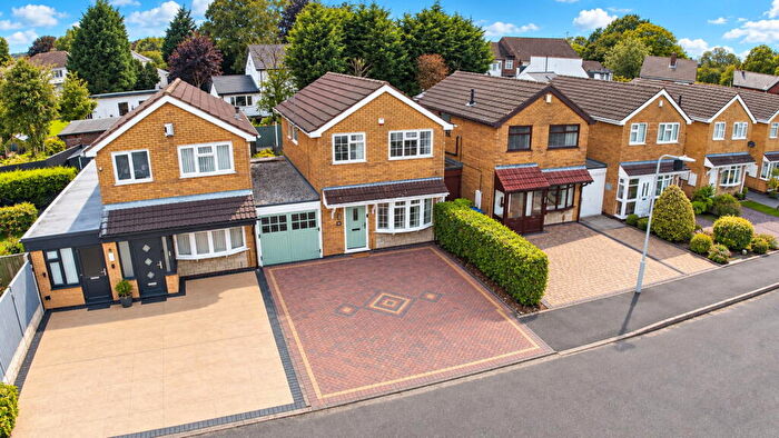 3 Bedroom Link Detached House For Sale In Dixon Close, Tipton, DY4