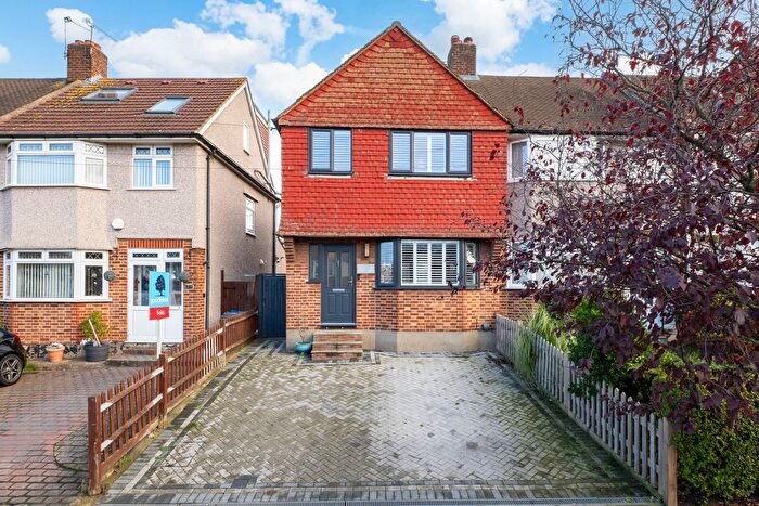 3 Bedroom End Terrace House For Sale In Lynmouth Avenue, Morden, SM4